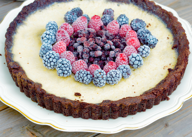 Brombeeren Himbeeren Heidelbeeren Schokotarte Custard Kardamom