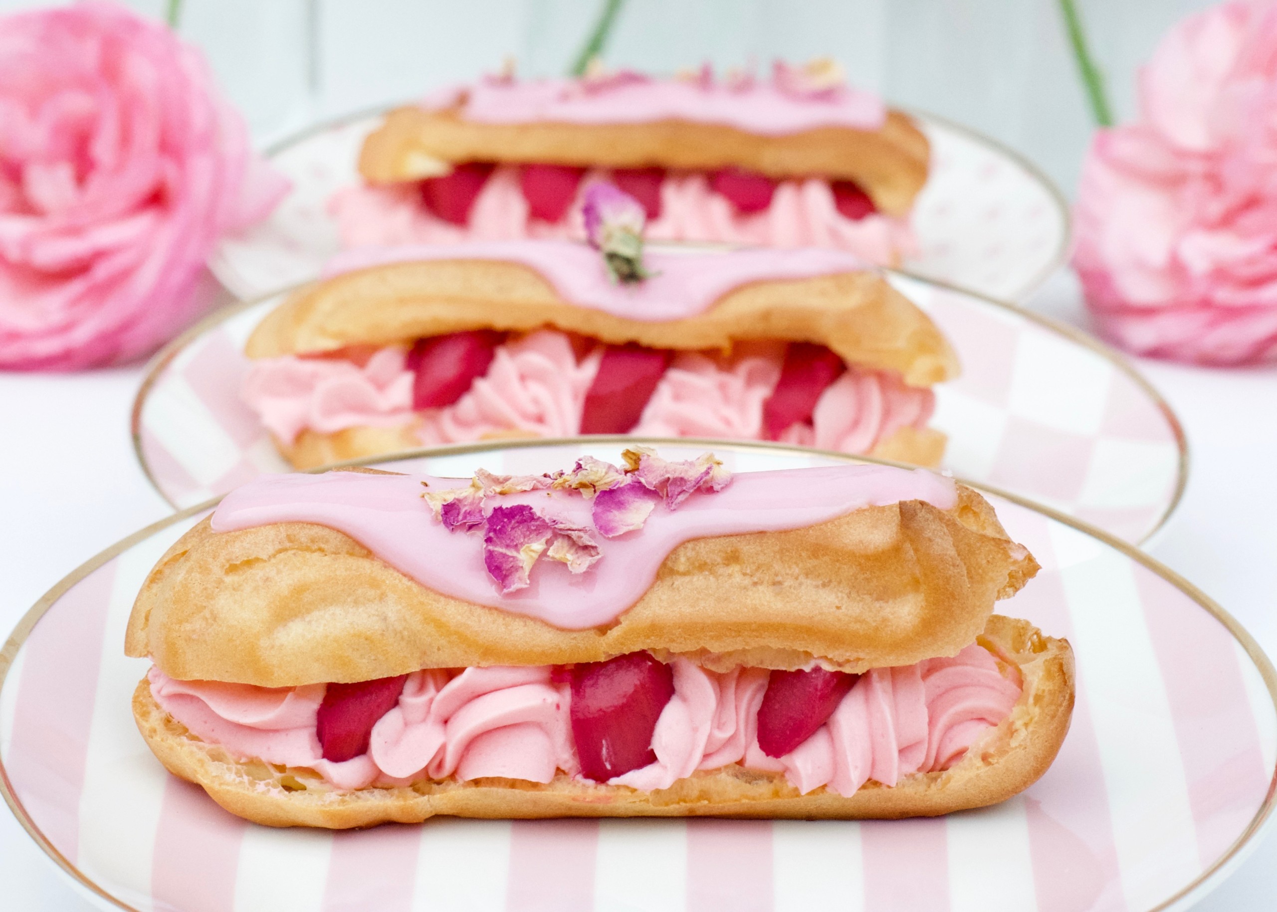 Rhabarber-Rose-Eclairs