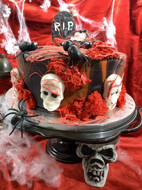Basiskurs: Fondant-Torte mit modellierter Halloween-Figur am 31. Oktober 2026