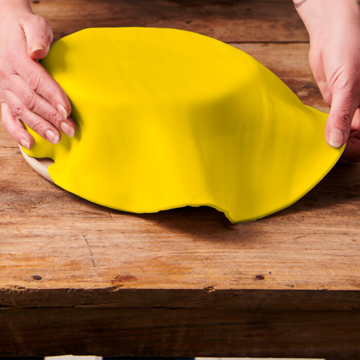 Ausgerollte Fondantdecke Mellow Yellow 430g FC – Bild 2