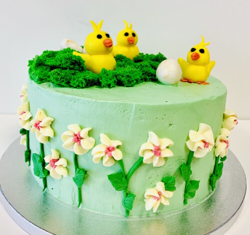 Basiskurs: Oster-Creme-Torte mit modellierten Küken und essbarem Moos